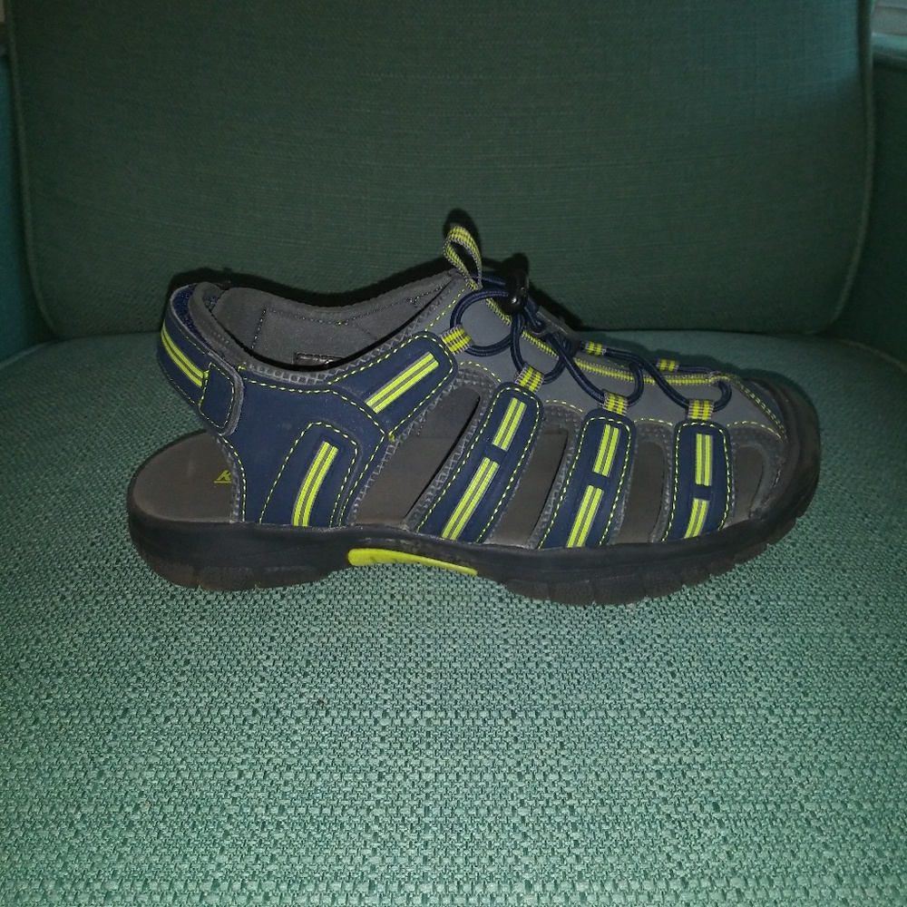 Khombu Boys Sandals